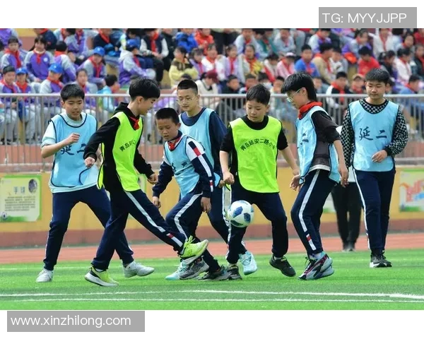 足球场上激烈角逐背后的私密对话 球星们如何在比赛中互动与沟通